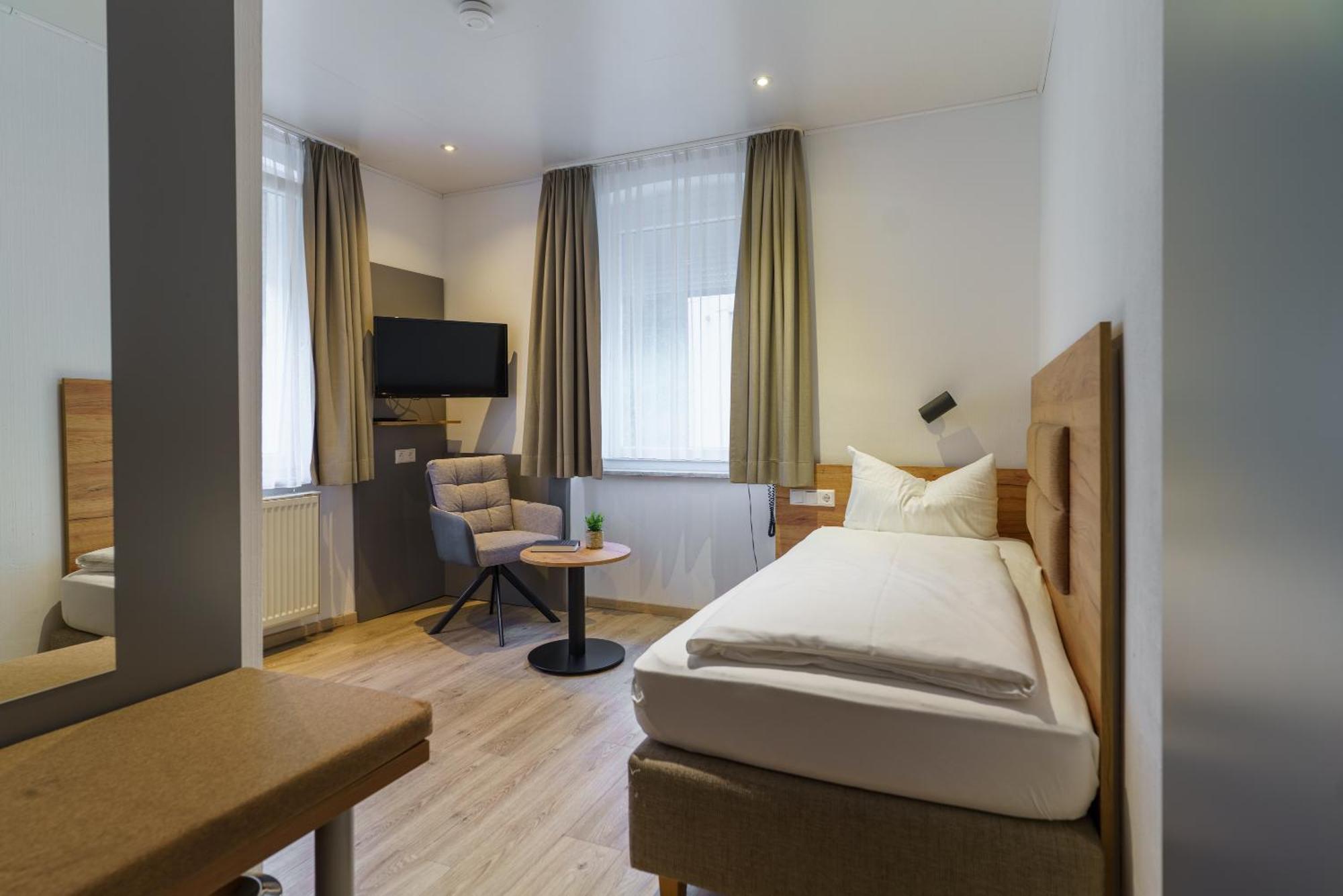 Stadthotel Pfeffermuehle Генгенбах Экстерьер фото