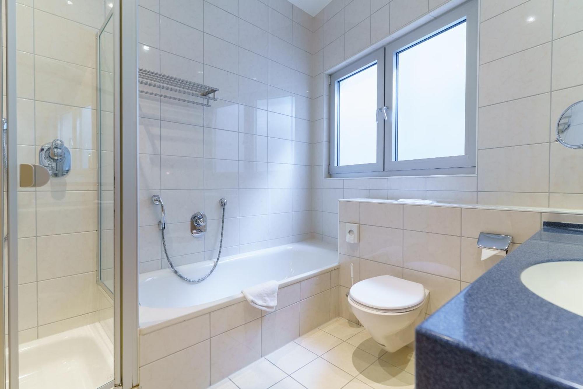 Stadthotel Pfeffermuehle Генгенбах Экстерьер фото