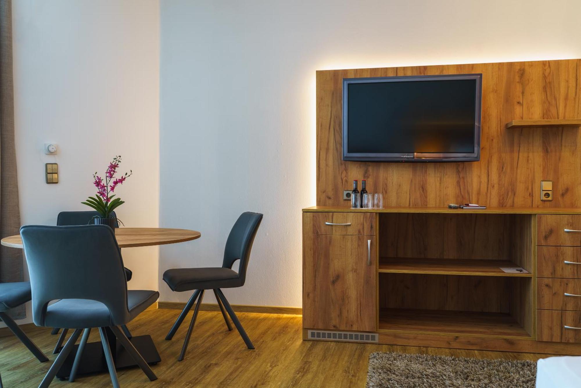 Stadthotel Pfeffermuehle Генгенбах Экстерьер фото